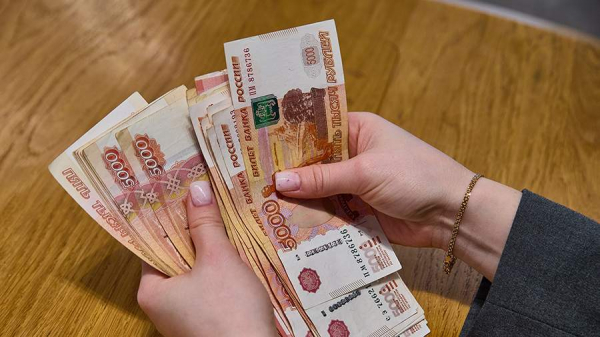  Россиянам напомнили о двойной оплате за работу в майские праздники 